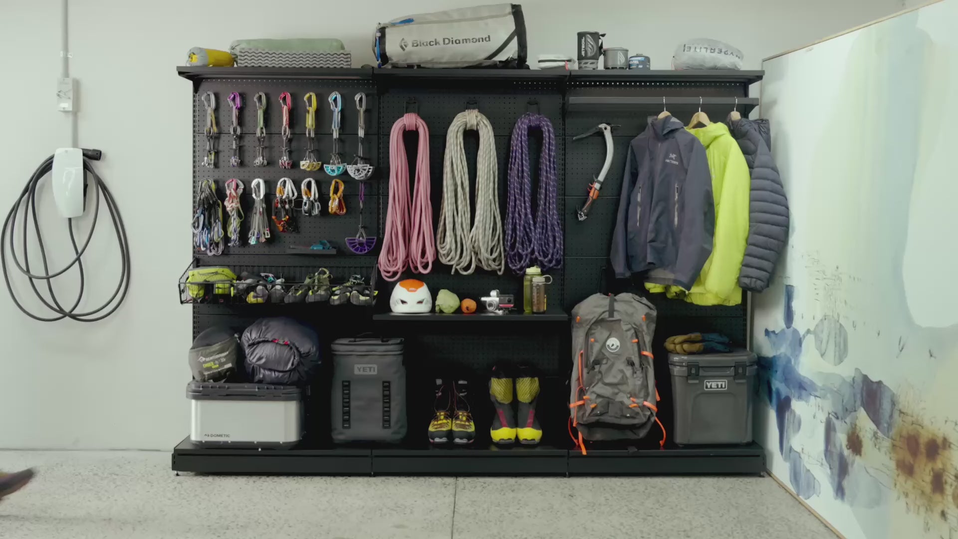 Load video: Grab gear and pack up from the PegGrid 3-grid setup.